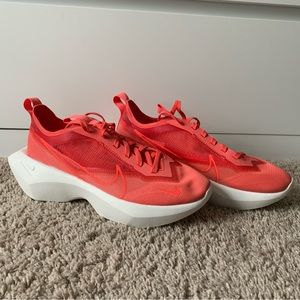 Nike Vista Lite Sneakers NWOT